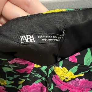 Zara Women’s cropped long sleeve blouse size small.